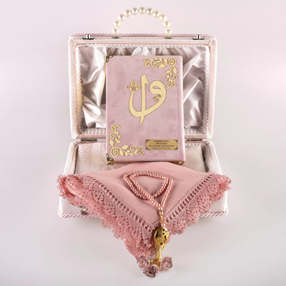 Çeyiz Seti (Kur’an + Seccade + Namaz Örtüsü + Tespih) Pembe