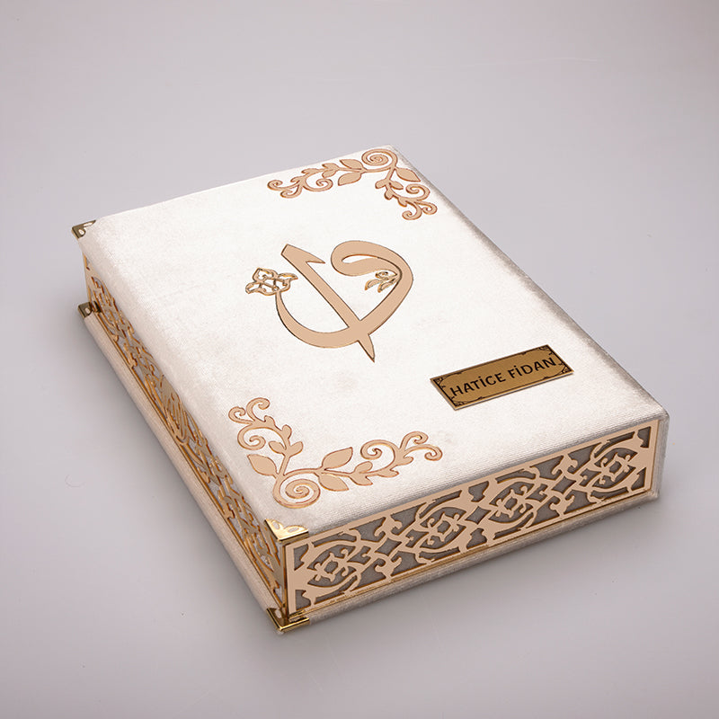 Kadife Kutulu Kur'an-ı Kerim (Krem, Gold Süsleme)
