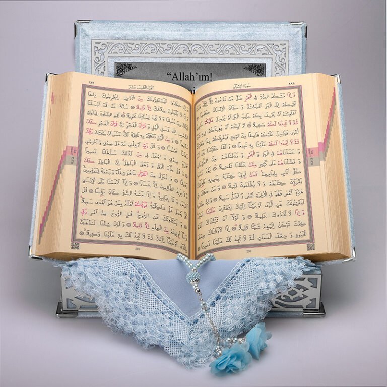 Kadife Kutulu Kur'an-ı Kerim Seti (Bebe Mavi, Gümüş Süsleme)