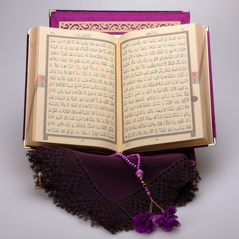 Kadife Kutulu Kur'an-ı Kerim Seti (Mor, Gold Süsleme)